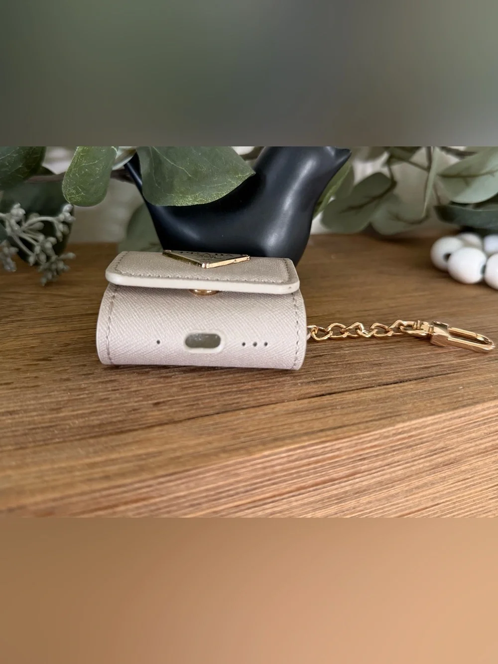 DESIGNER AIRPOD PRO GEN 3 PROTECTIVE CASE W/KEYRING - Picture 3 of 4